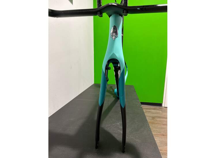 Bianchi AQUILA CV Time Trial Carbon - FRAMESET - 2023 XC L (Paint damage)