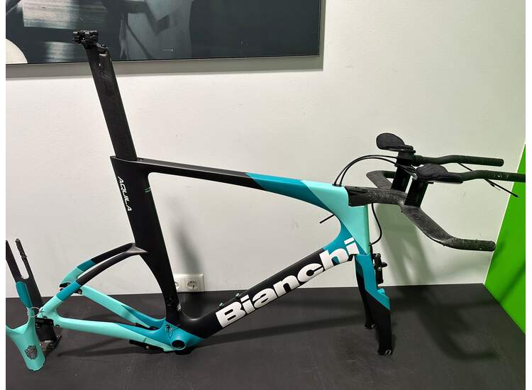 Bianchi AQUILA CV Time Trial Carbon - FRAMESET - XC L (Paint damage)