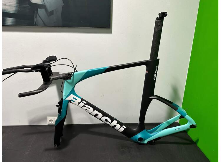 Bianchi AQUILA CV Time Trial Carbon - FRAMESET - XC L (Paint damage)
