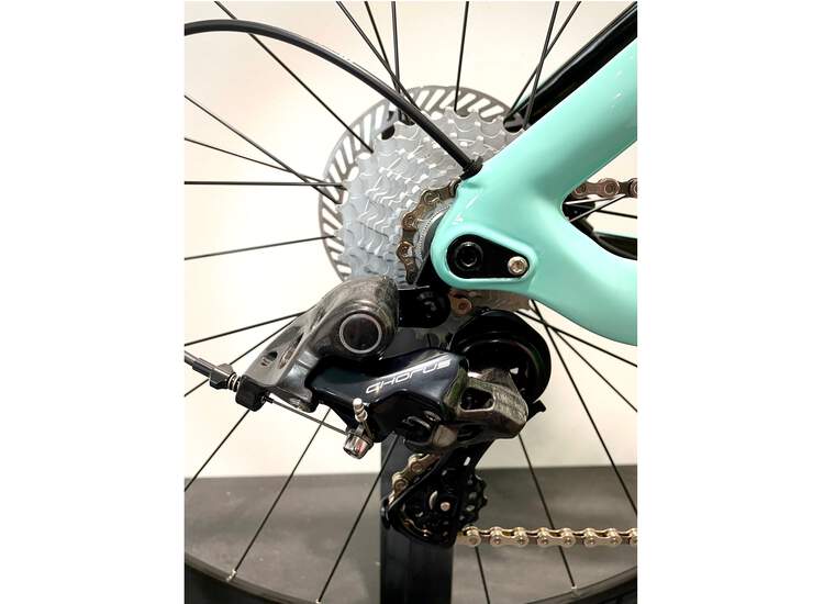 Bianchi Road Bike ARIA DISC CHORUS 2023 5K: CELESTE CK16/BLACK GLOSSY