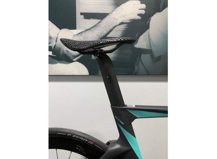 Bianchi Rennrad OLTRE RC Sram Red eTap AXS disc 12sp - 2023 XR: Graphite-carbon | CK16-alu silver full matt 57