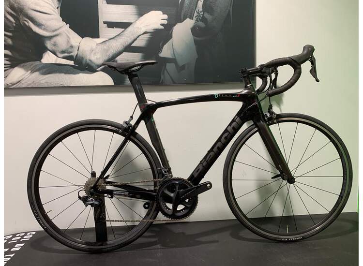Bianchi Oltre XR3 mit kompletter Shimano Ultegra 8000...