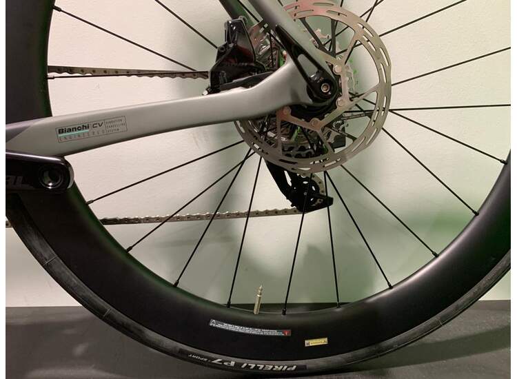 Bianchi Road Bike Oltre XR3 Disc. Sram Rival AXS Carbon - 2023