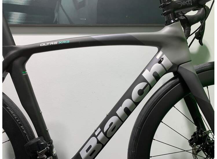 Bianchi Road Bike Oltre XR3 Disc. Sram Rival AXS Carbon - 2023
