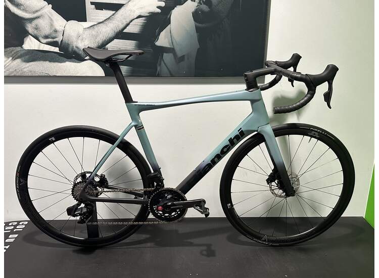 Bianchi Road Bike SPECIALISSIMA PRO SRAM FORCE ETAP AXS - 2025