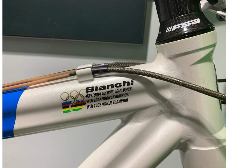 Bianchi Oetzi WC Ltd. Edition Julien Absalon 48 cm