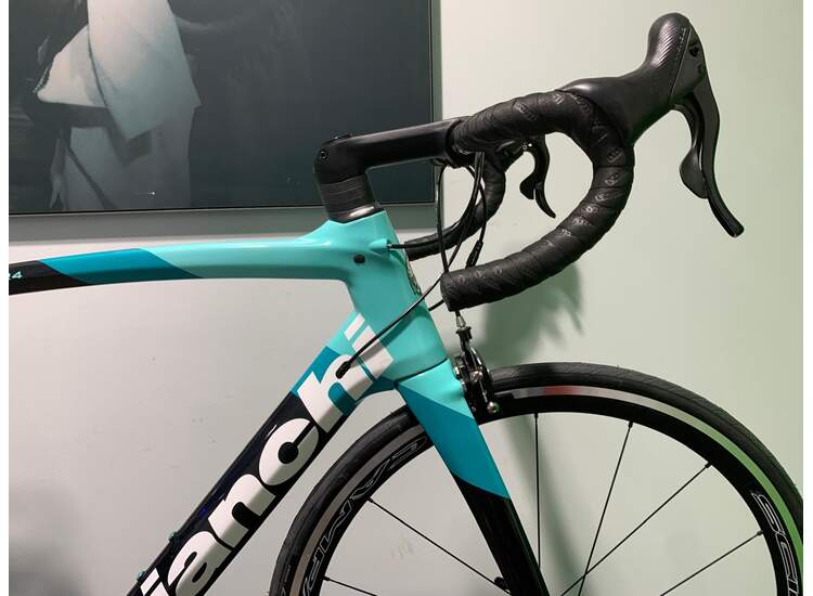 Bianchi Rennrad OLTRE XR4 Campagnolo Chorus 12SP