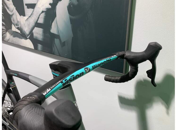 Bianchi Oltre XR4 Disc. Sram Rival AXS Carbon - 2023