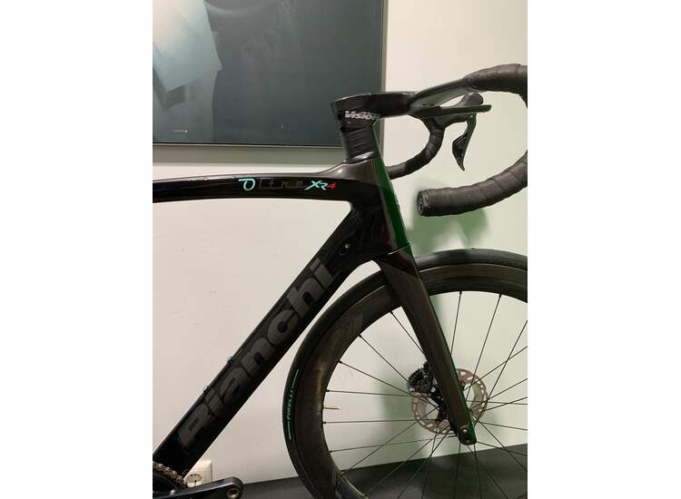 Bianchi Road Bike OLTRE XR4 Disc- Ultegra Di2 11Sp Airbeat