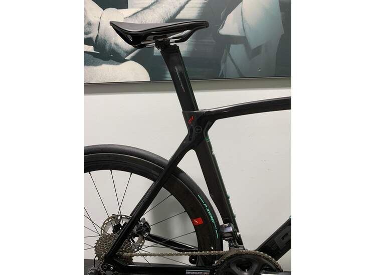Bianchi OLTRE XR4 Disc- Ultegra Di2 11Sp Airbeat