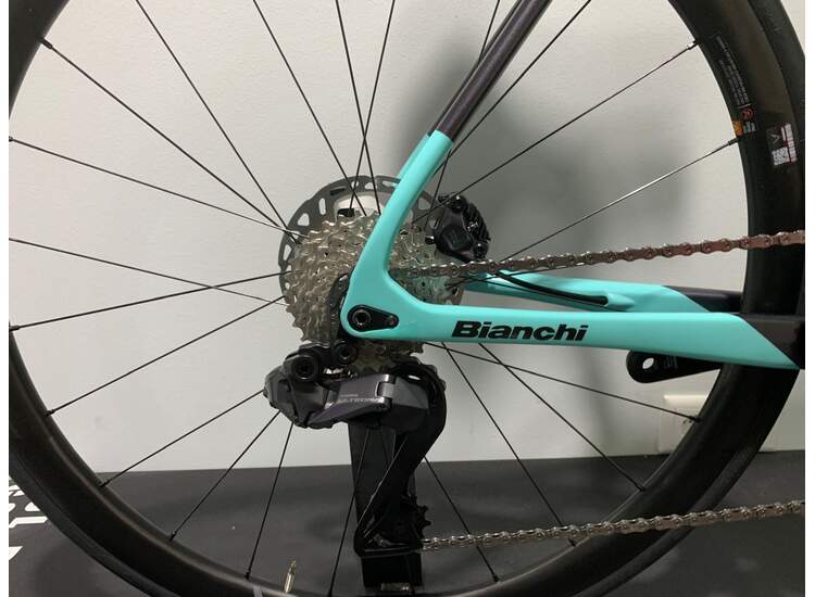 Bianchi Road Bike SPECIALISSIMA DISC Shimano Ultegra Di2 12sp - Team