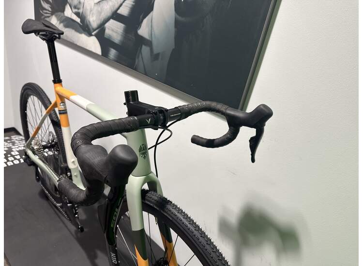 Bianchi Impulso Pro 2024 (Edition Zolder) Shimano 105 Di2