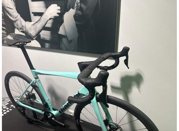 Bianchi Road Bike SPECIALISSIMA COMP 105 DI2 12SP - 2025