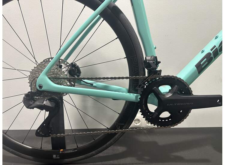 Bianchi Rennrad SPECIALISSIMA COMP Ultegra Di2 mit Carbon Lenker und Sattel - 2025 MQ - 59