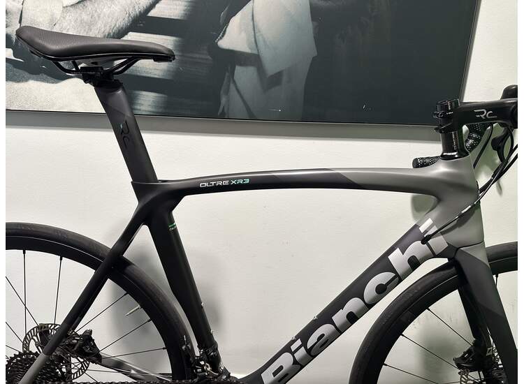 Bianchi Oltre XR3 mit Campagnolo Chorus Gr: 57cm